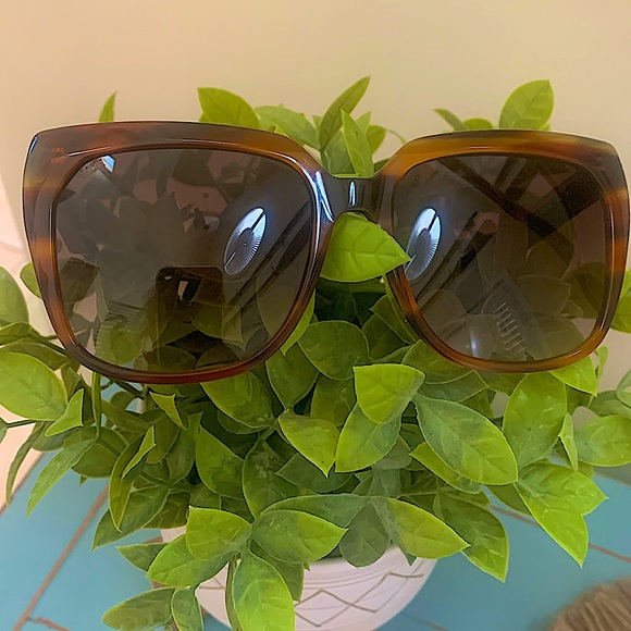 MCM Bundle Sunglasses with Hard Case & Cleaning Cloth New and Authentic - Picture 13 of 15